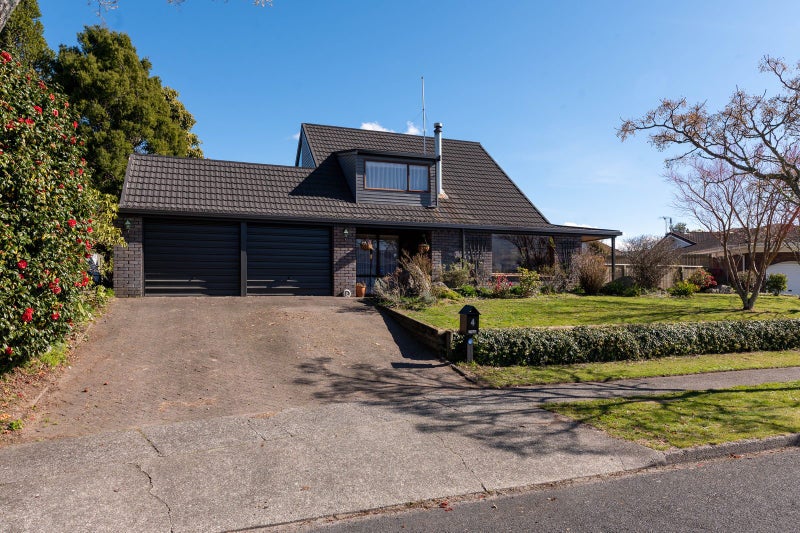 4 Aquarius Drive, Kawaha Point, Rotorua - Carousel 1