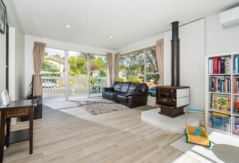 47 Cockayne Crescent, Sunnynook, Auckland - Carousel 2