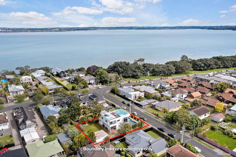 4 Edith Street, Point Chevalier, Auckland - Carousel 1