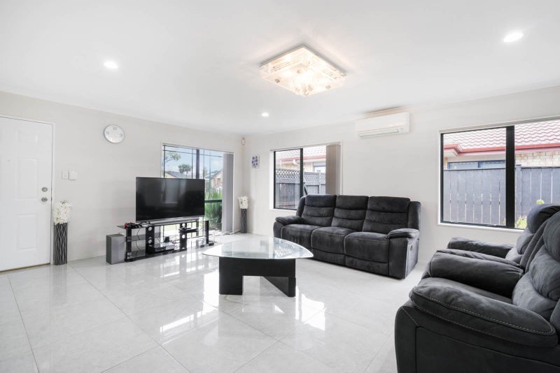 30 Stellata Court, Randwick Park, Auckland - Carousel 1