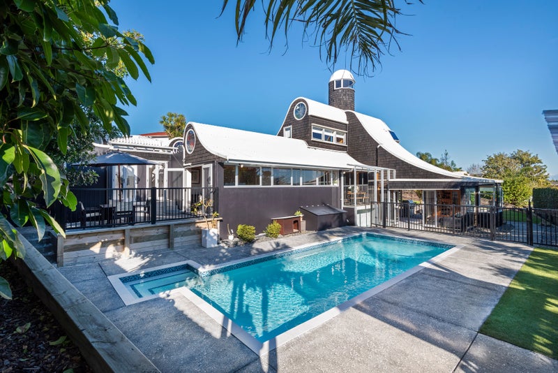 10 Caithness Place, Farm Cove, Auckland - Carousel 1