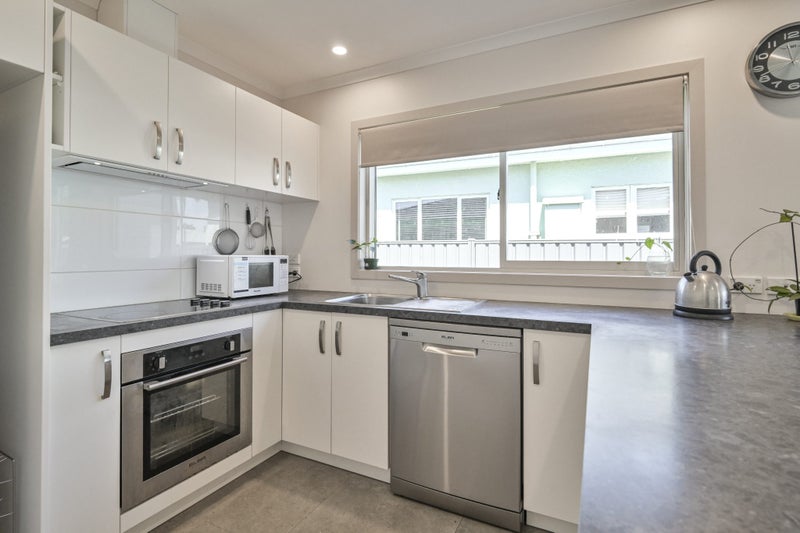 1A Amanda Place, Mayfair, Hastings - Carousel 2