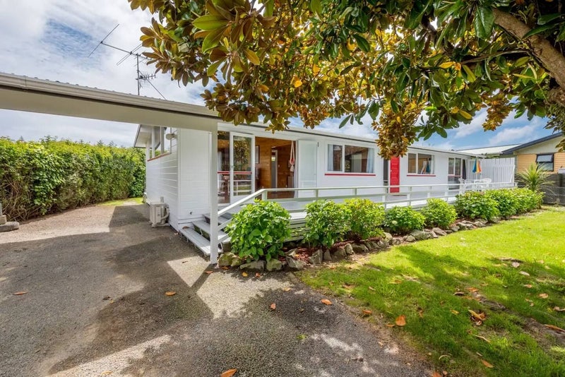 8 Walton Avenue, Waikanae, Waikanae - Carousel 1