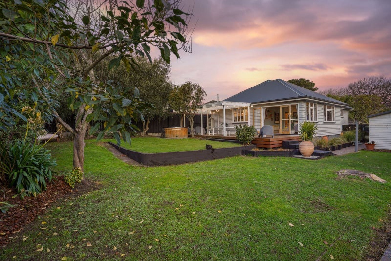 5 Burnbrae Street, Saint Martins, Christchurch - Carousel 1