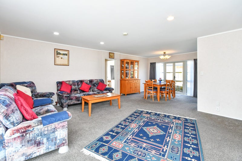 33 Sheriff Place, Randwick Park, Auckland - Carousel 1