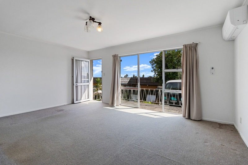 2/92 Lynwood Road, New Lynn, Auckland - Carousel 1