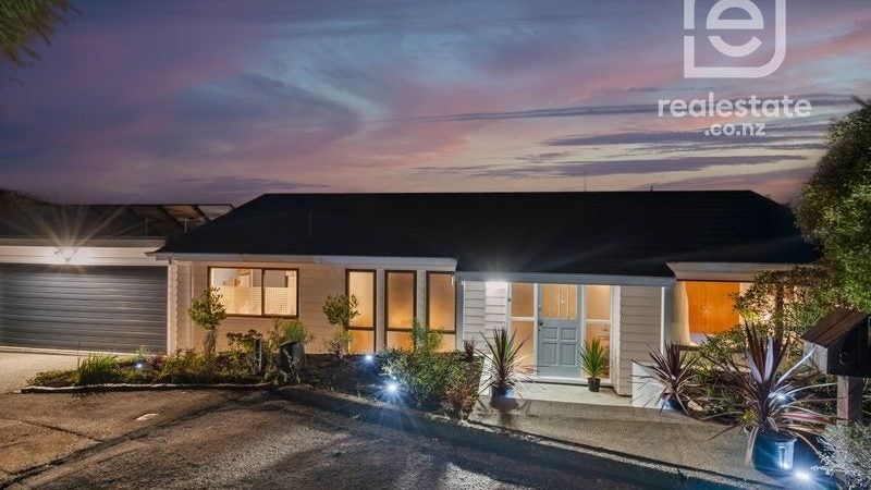 8 Paparata Street, Karori, Wellington - Carousel 1