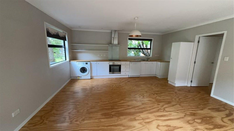 2 Ebrington Place, Strandon, New Plymouth - Carousel 1