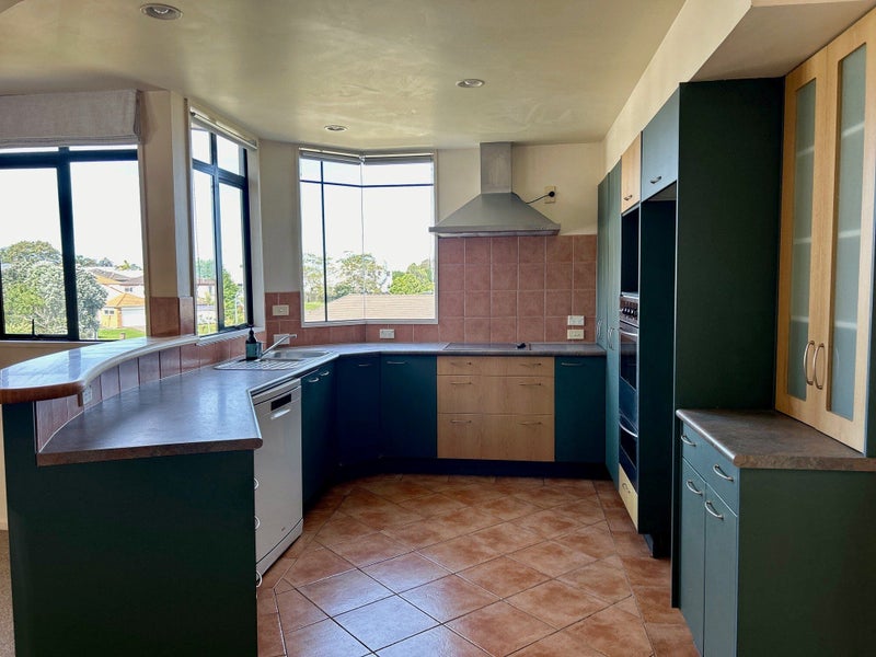 17 Noel Williams Place, Windsor Park, Auckland - Carousel 1