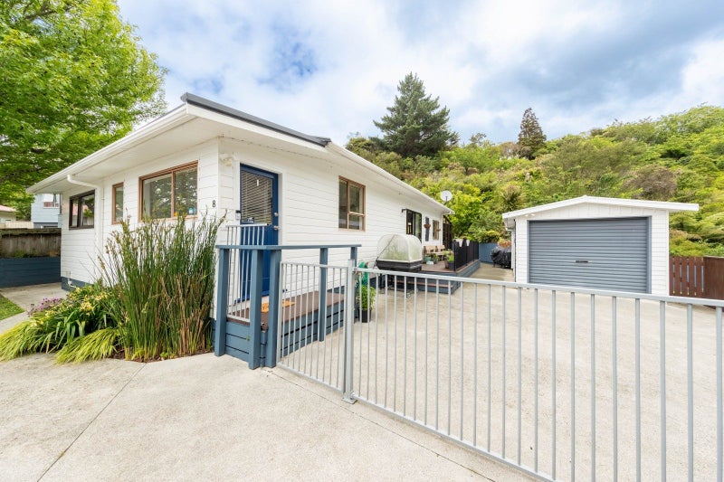 8 Harold Grove, Stokes Valley, Lower Hutt - Carousel 1