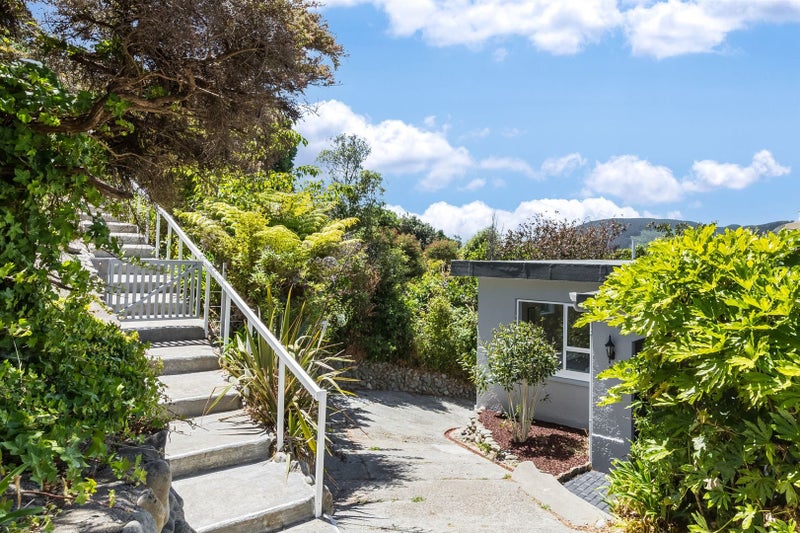 9 Tainui Terrace, Tawa, Wellington - Carousel 21