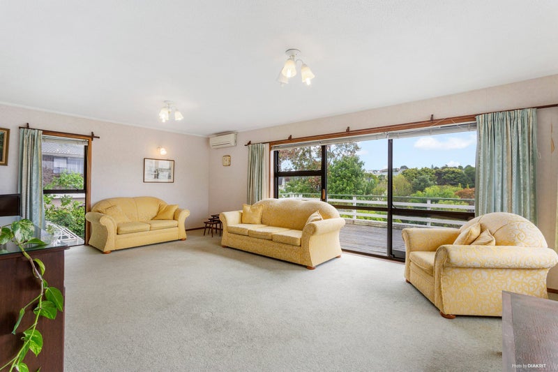 12 Augusta Place, Forrest Hill, Auckland - Carousel 2