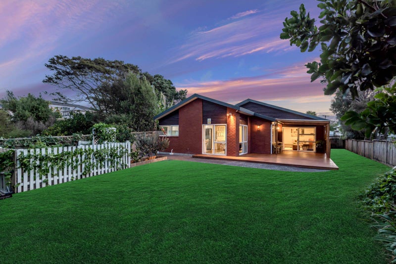 33A Northall Road, New Lynn, Auckland - Carousel 1