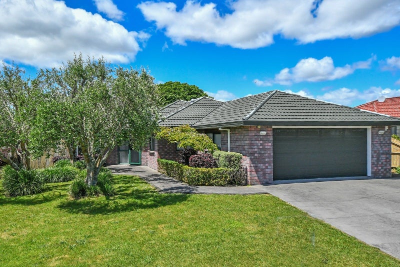 91 Rushgreen Avenue, Pahurehure, Papakura - Carousel 1
