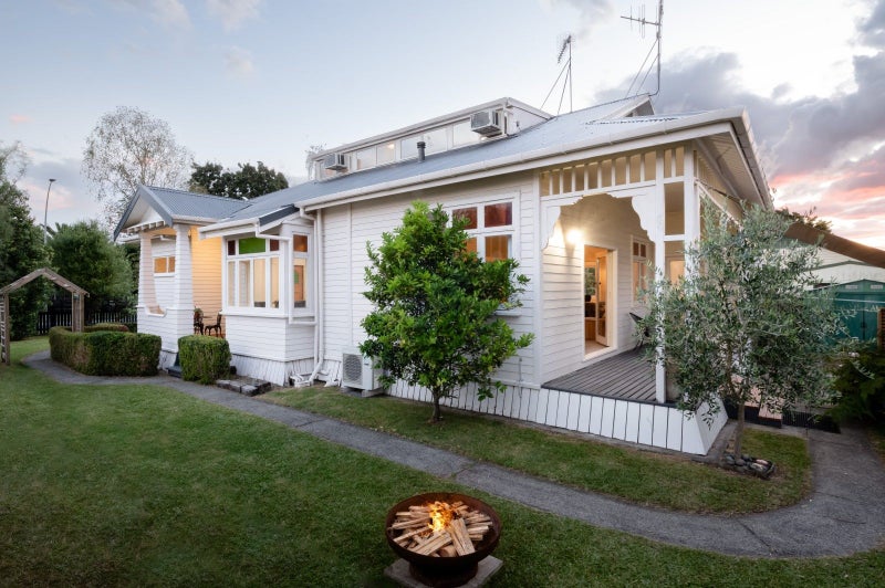 39 Te Aroha Street, Hamilton East, Hamilton - Carousel 1