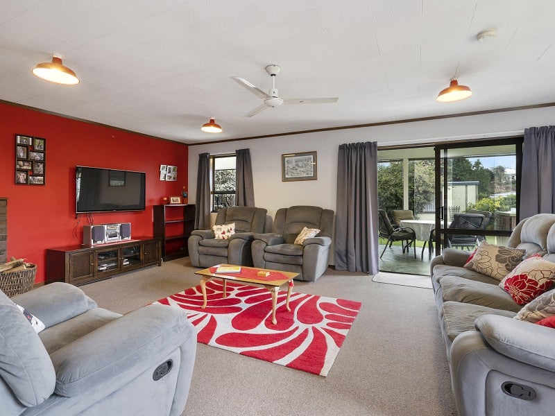 8 Sunshine Avenue, Paraparaumu - Carousel 2