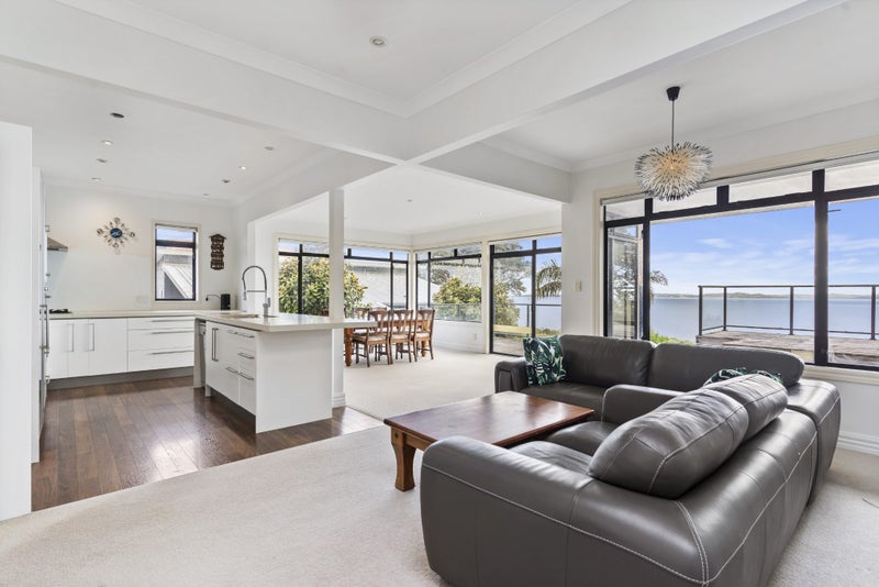 100 Clovelly Road, Bucklands Beach, Auckland - Carousel 2