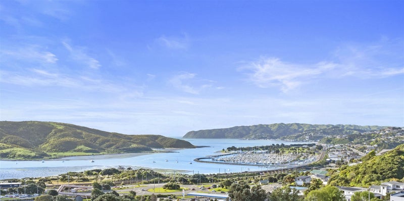 32 Paremata Drive, Paremata, Porirua - Carousel 1