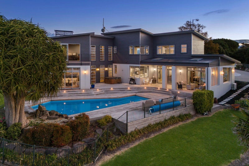 300 Ongare Point Road, Tahawai - Carousel 1