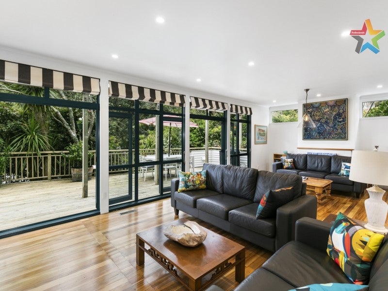 1 Huia Road, Days Bay, Lower Hutt - Carousel 1
