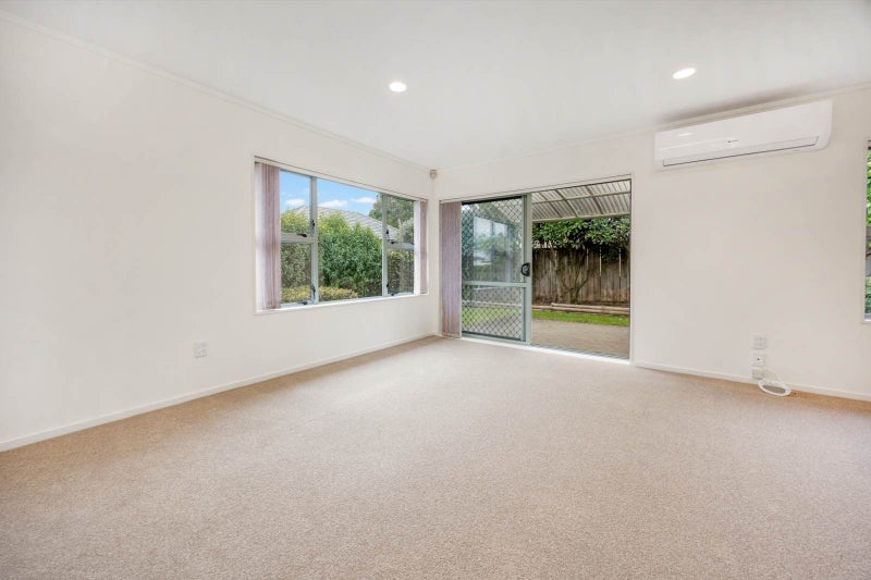 2/2 Carlton Street, Hillsborough, Auckland - Carousel 2