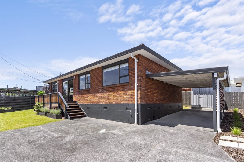 2/10 Bishop Street, Green Bay, Auckland - Carousel 2