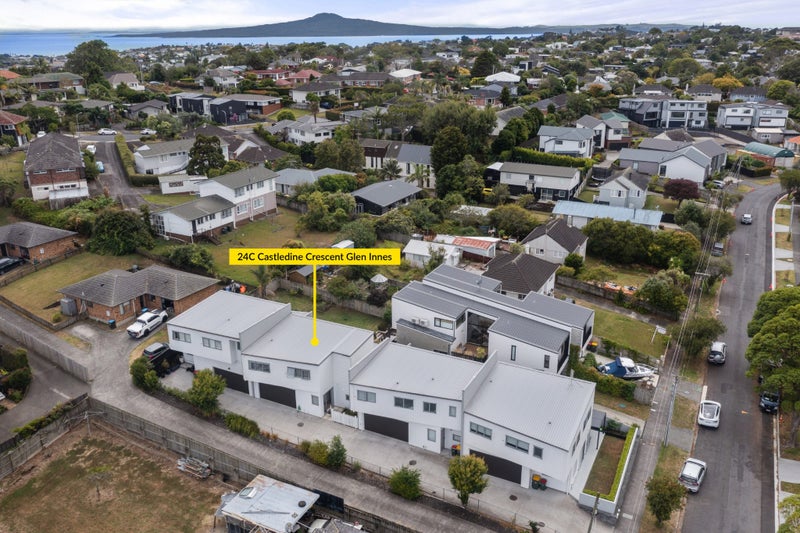 24C Castledine Crescent, Glen Innes, Auckland - Carousel 1