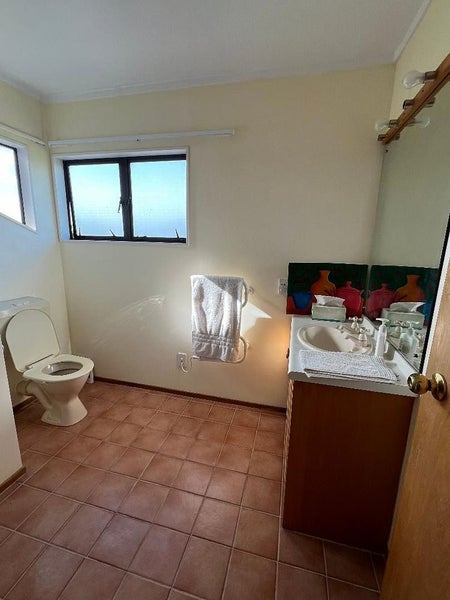 2/12 Raleigh Road, Northcote, Auckland - Carousel 18