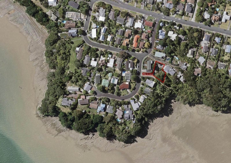2A Valkyria Place, Beach Haven, Auckland - Carousel 1