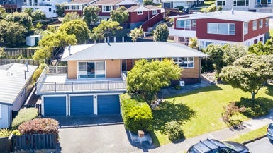 42 Brora Crescent, Papakowhai, Porirua - Carousel 1