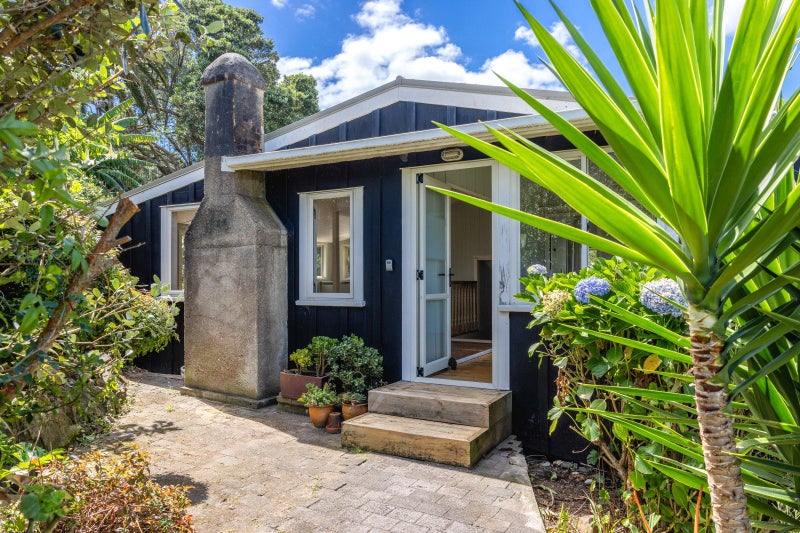 84 Wharf Road, Ostend, Waiheke Island - Carousel 1