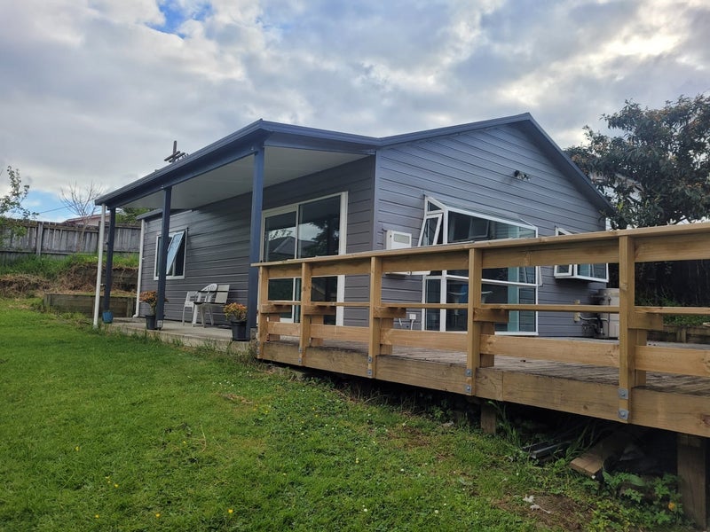 5 Rickards Place, New Lynn, Auckland - Carousel 1