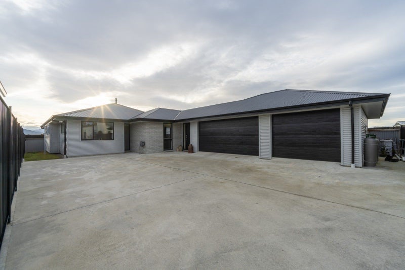 5 Millar Place, Te Anau, Te Anau - Carousel 1