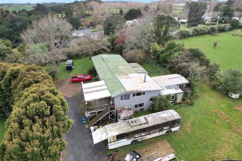 220 Logan Road, Buckland - Carousel 10