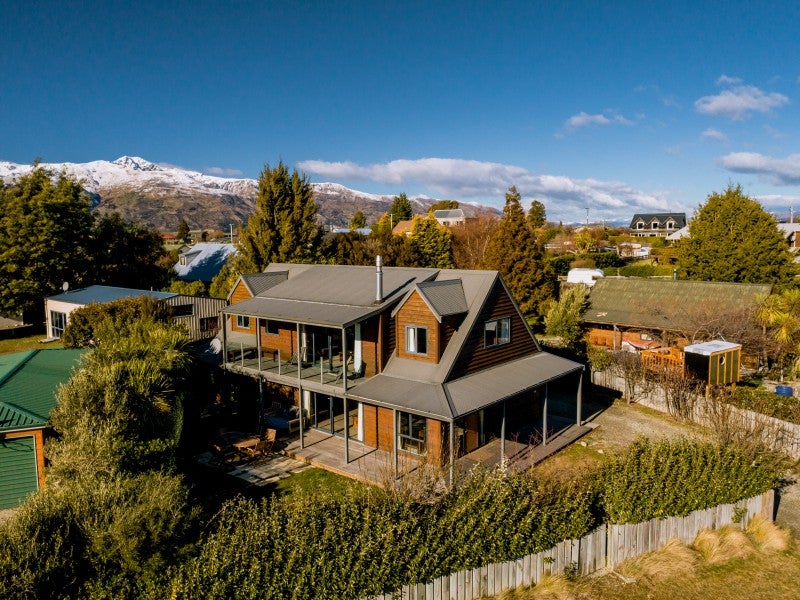 4 Parry Crescent, Lake Hāwea - Carousel 1