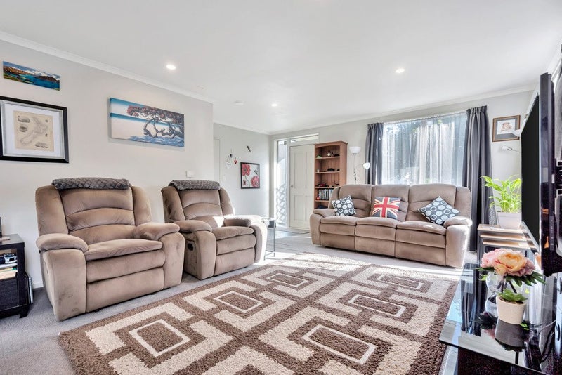12 Ritchie Crescent, Takanini, Auckland - Carousel 2