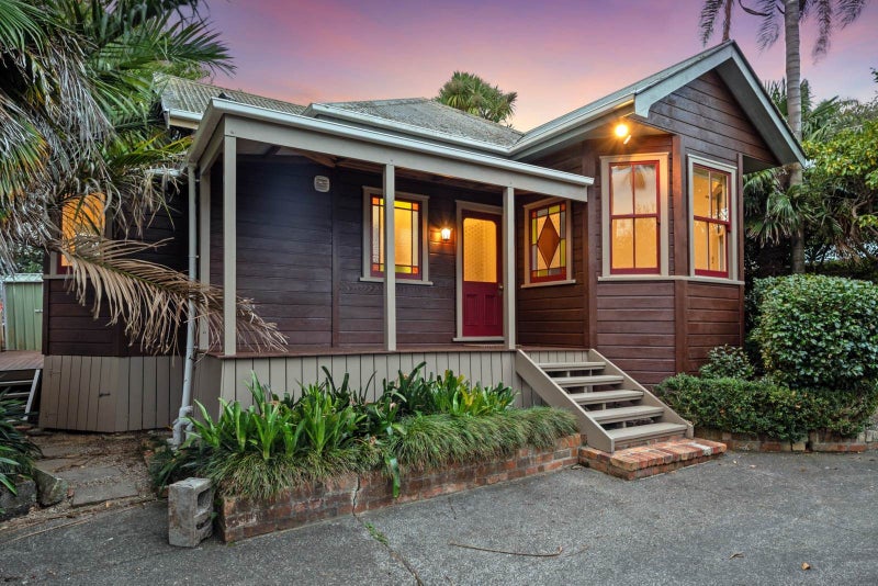 2/16 Hastings Parade, Devonport, Auckland - Carousel 2