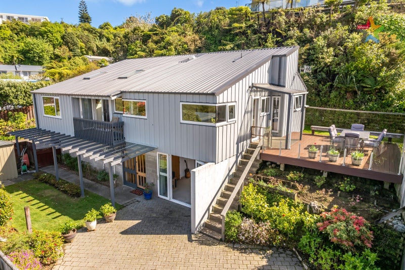 2 Taka Grove, Normandale, Lower Hutt - Carousel 1