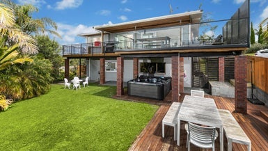 33 Montclair Rise, Browns Bay, Auckland - Carousel 1