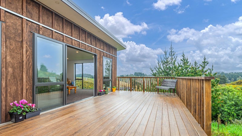 40 Polson Hill Drive, Palmerston North - Carousel 1