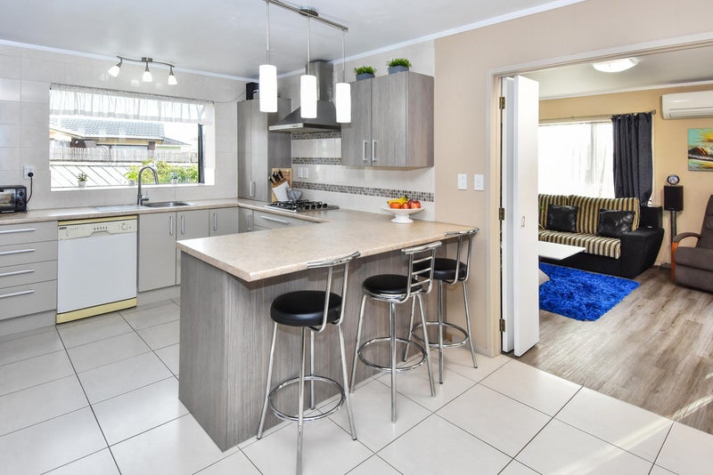 13 Evanda Crescent, Conifer Grove, Takanini - Carousel 2