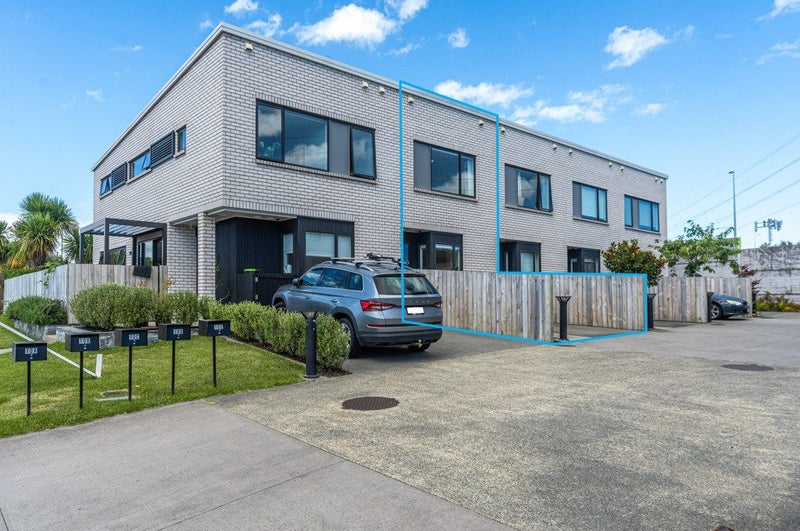 10B Titoki Street, Te Atatu Peninsula, Auckland - Carousel 1