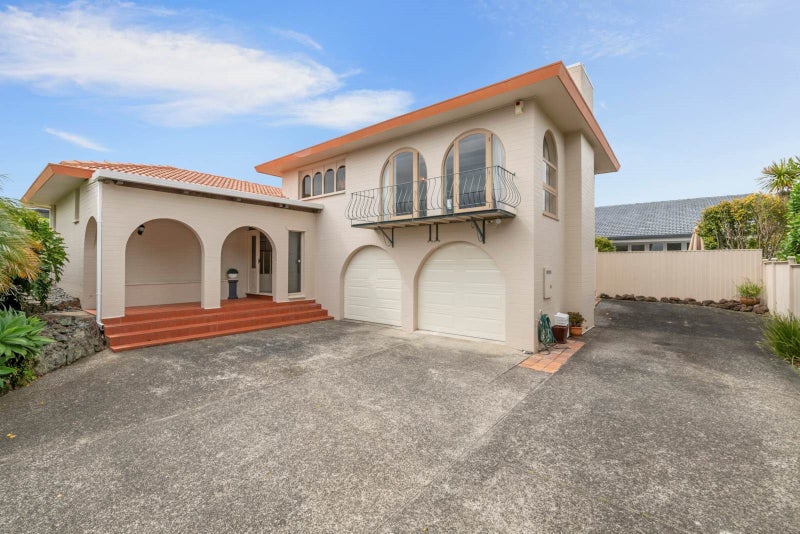 7 Red Bluff Rise, Campbells Bay, Auckland - Carousel 2