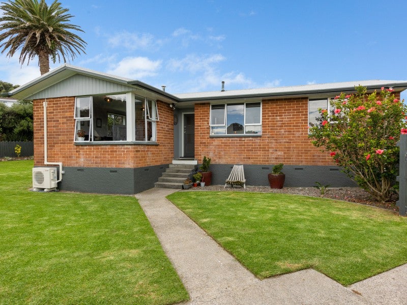 14 Naumai Place, Spotswood, New Plymouth - Carousel 1