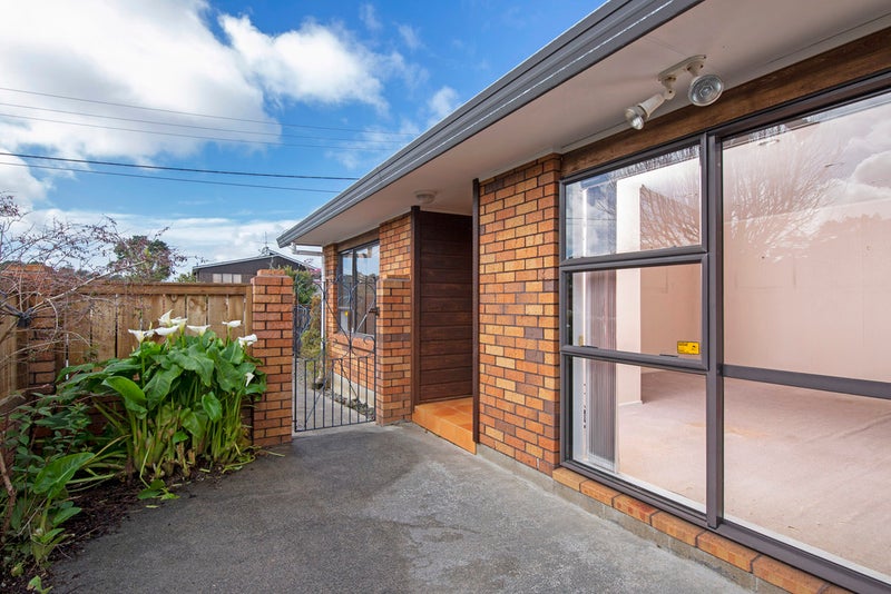 7 Harrybrook Road, Green Bay, Auckland - Carousel 2