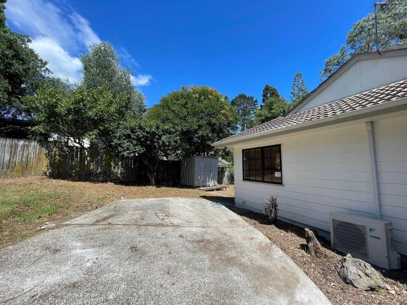 20 Sungrove Rise, Sunnyvale, Auckland - Carousel 1