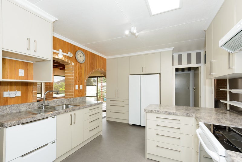 33 Aberdeen Avenue, Takaro, Palmerston North - Carousel 2