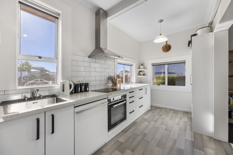 15 Wills Street, Balaclava, Dunedin - Carousel 2