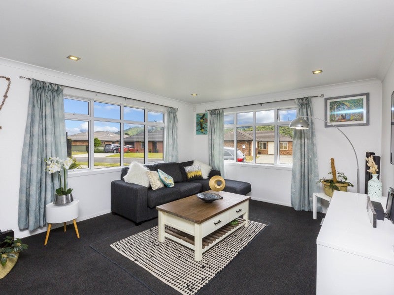 4 Citrine Grove, Timberlea, Upper Hutt - Carousel 2