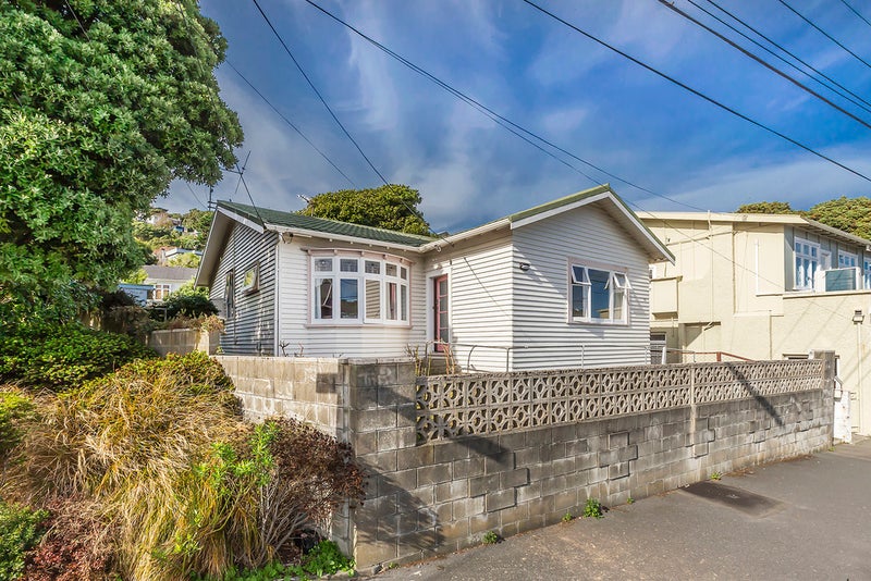 110 Darlington Road, Miramar, Wellington - Carousel 1